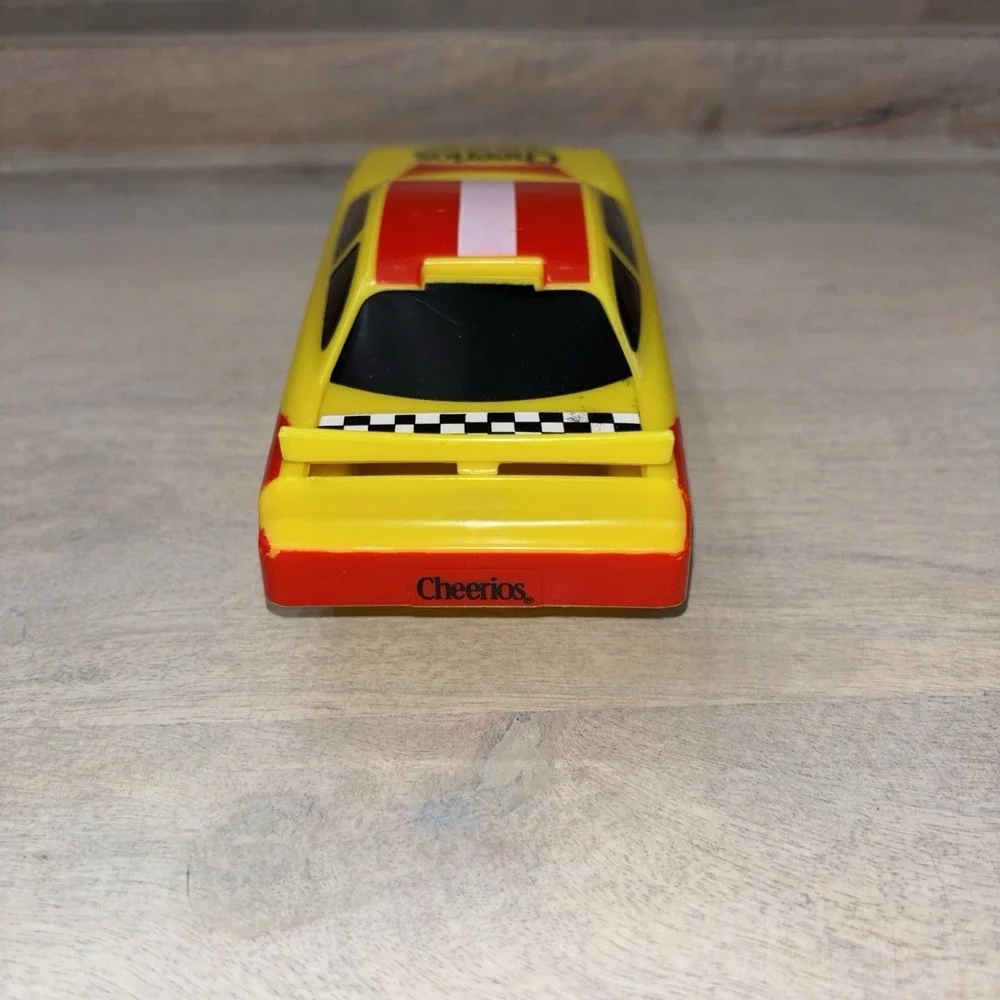 General Mills CHEERIOS Cereal RACE CAR Snack Container Vintage
